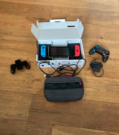 Nintendo switch, Spelcomputers en Games, Spelcomputers | Nintendo Switch, Gebruikt, Switch Original, Met 2 controllers, Met harde schijf