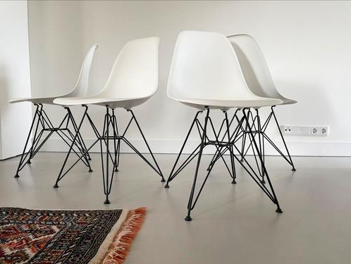 Vitra eames side stoelen wit // dsr onderstel, Huis en Inrichting, Stoelen, Zo goed als nieuw, Vier, Wit, Ophalen of Verzenden