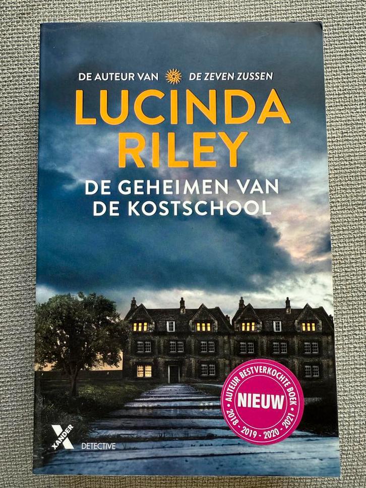 Lucinda Riley - De geheimen van de kostschool, Boeken, Literatuur, Zo goed als nieuw, Ophalen of Verzenden