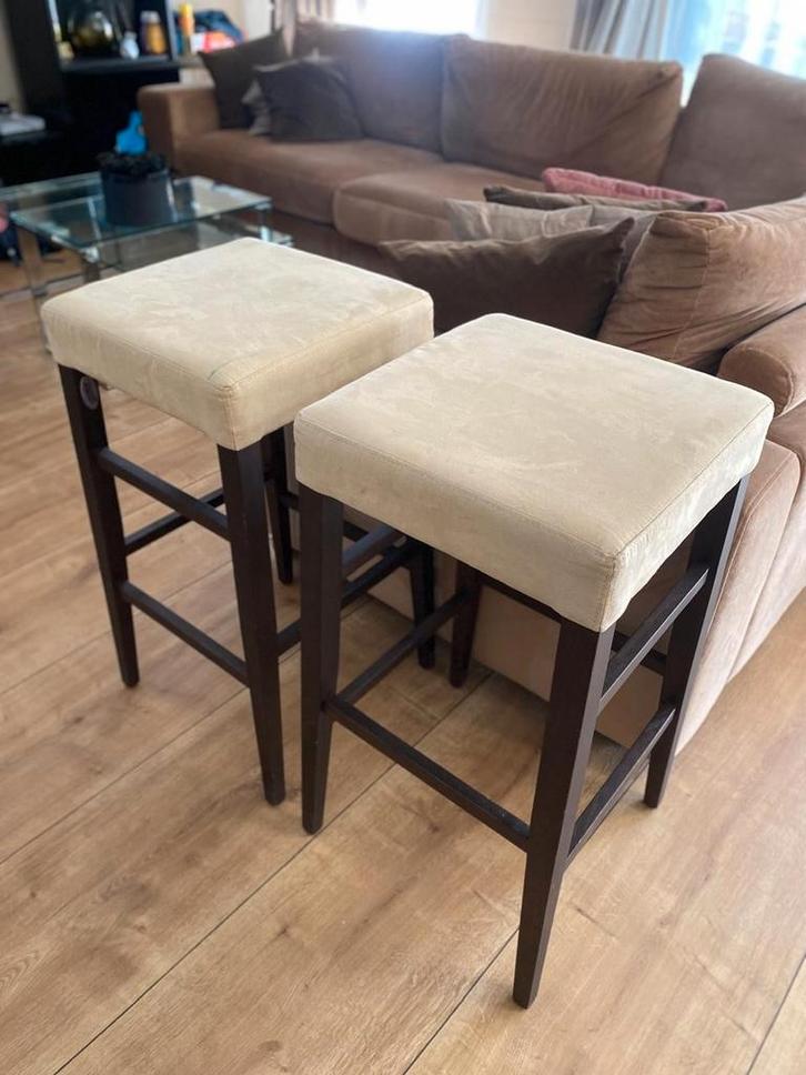 Beige hoge krukken (set van 2) van Sediamo, Huis en Inrichting, Barkrukken, Zo goed als nieuw, 60 tot 90 cm, Hout, Leer, 2 krukken