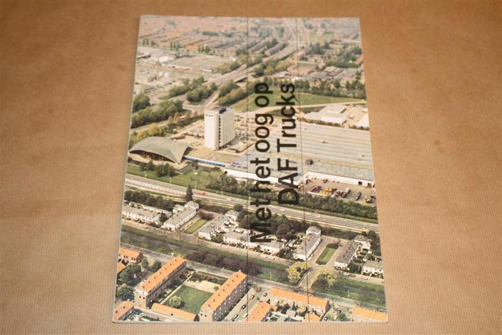 Boek - Met het oog op DAF trucks - Circa 1980, Boeken, Vervoer en Transport, Zo goed als nieuw, Tractor en Landbouw, Ophalen of Verzenden