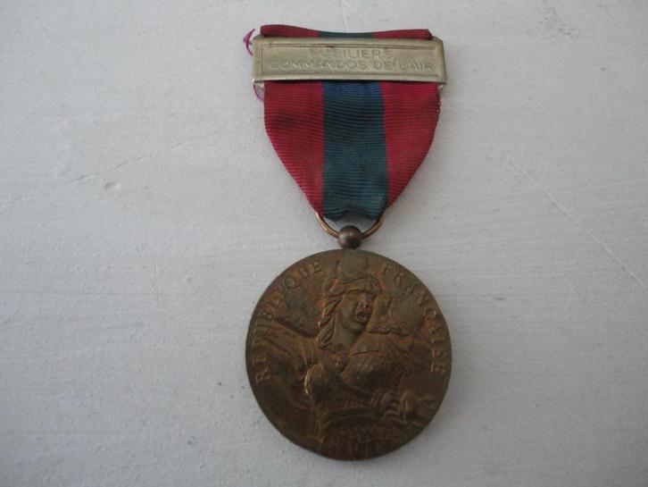 Franse Nationale Defensiemedaille, militaire onderscheiding, Verzamelen, Militaria | Algemeen, Overige soorten, Lintje, Medaille of Wings