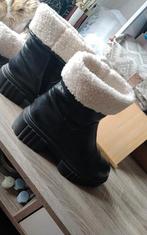 Laarzen met dikke zool en faux -fur witte rand maat 40, Hoge laarzen, Zwart, Ophalen of Verzenden, Zo goed als nieuw