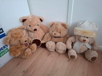 4 grote beren knuffels beschikbaar voor biedingen