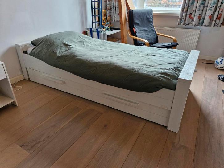Woood Robin bed 90x200 + logeerbed/lade, Huis en Inrichting, Slaapkamer | Bedden, Gebruikt, Eenpersoons, 90 cm, 200 cm, Hout, Wit