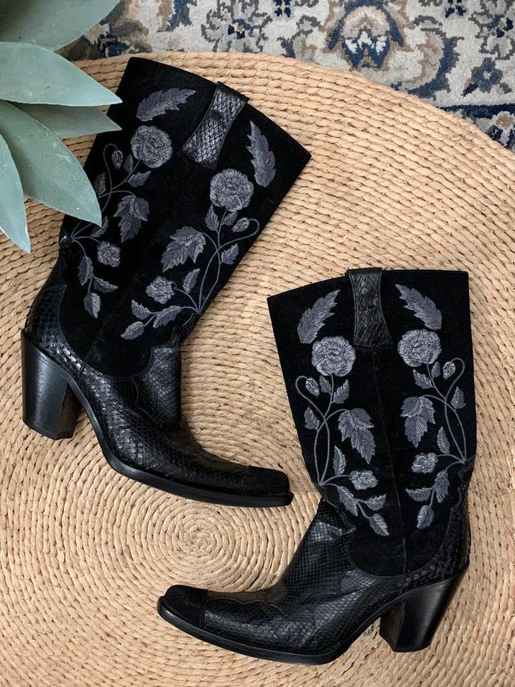 Kentucky?s flowerboots 37 cowboylaarzen met hak bloemen, Kleding | Dames, Schoenen, Zo goed als nieuw, Hoge laarzen, Zwart, Ophalen of Verzenden