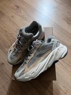 Yeezy Boost 700 V2 cream, Ophalen of Verzenden, Yeezy, Zo goed als nieuw, Overige kleuren