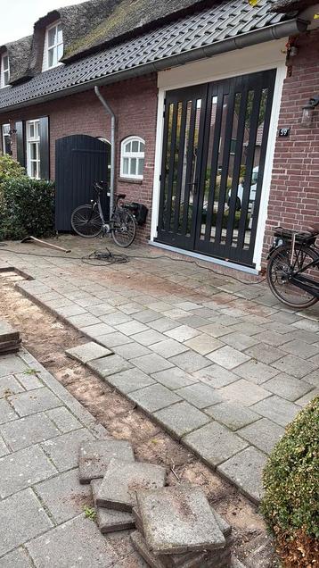 25 m2 tegels 30 x 30 cm beschikbaar voor biedingen