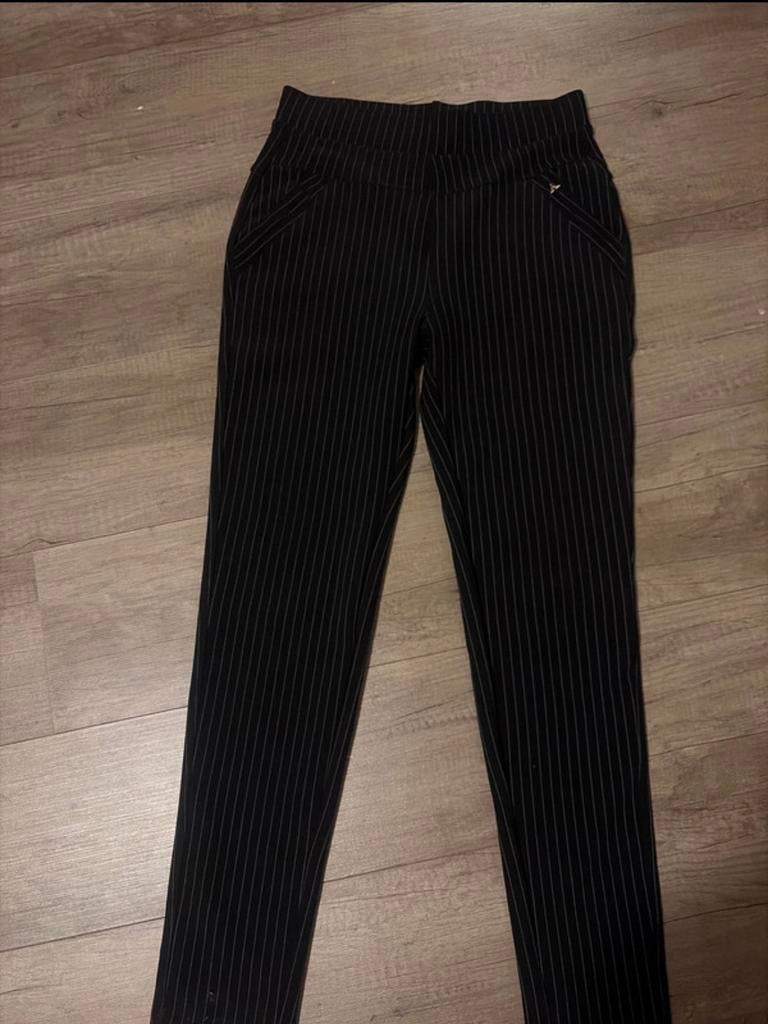 Comfortbroek zwart met krijtstreep, Zwart, Maat 42/44 (L), Ophalen of Verzenden, Zo goed als nieuw