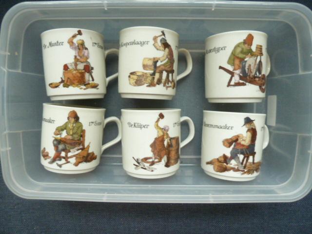 MOKKEN Oude Beroepen + KOP en SCHOTELS, Huis en Inrichting, Keuken | Servies, Zo goed als nieuw, Kop(pen) en/of Schotel(s), Overige stijlen