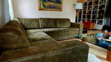 Sofa L-vormige modulaire bank in olijfgroene suède stof beschikbaar voor biedingen