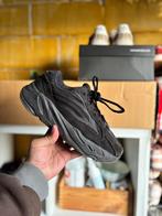 Adidas Yeezy Boost 700 V2 Vanta 40 (met doos), Ophalen of Verzenden, Zo goed als nieuw, Sneakers of Gympen