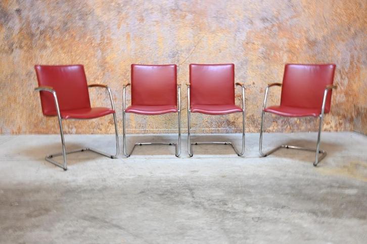ZGANieuw 4 rode leren Leolux Freyr design eetkamerstoelen, Huis en Inrichting, Stoelen, Zo goed als nieuw, Vier, Hout, Leer, Metaal