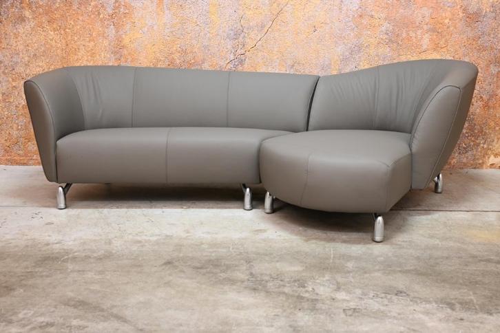 NIEUW beklede grijze leren Leolux Pupilla design hoekbank, Huis en Inrichting, Banken | Bankstellen, Zo goed als nieuw, Hoekbank