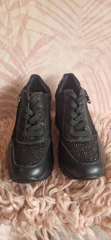 Zwarte sneakers met sleehak maat 37 beschikbaar voor biedingen