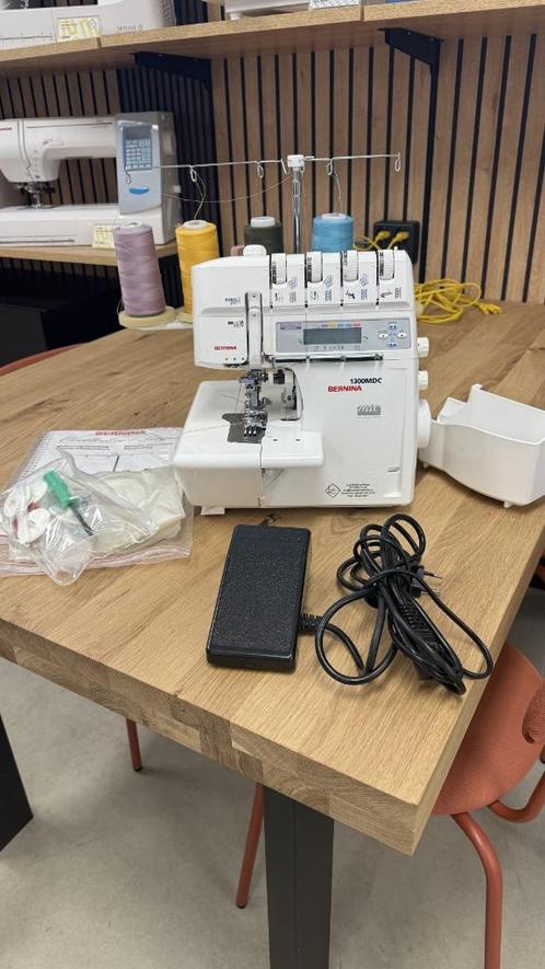 Bernina 1300MDC Lock- en covermachine, Hobby en Vrije tijd, Naaimachines en Toebehoren, Zo goed als nieuw, Lockmachine, Bernina