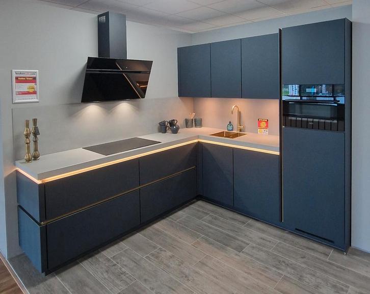 Showroomkeuken 235x270, Huis en Inrichting, Keuken | Complete keukens, Nieuw, Hoekkeuken, Blauw, Greeploos, Ophalen