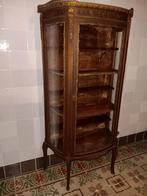 Gebogen vitrinekast van Napoleon III in mahoniehout en brons, Ophalen