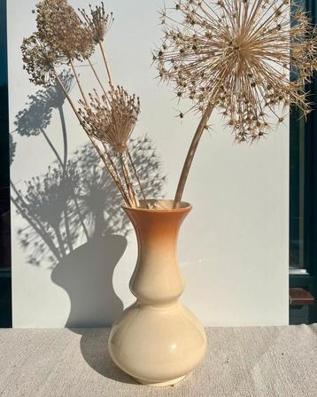 Vintage vaas beige oranje natural beschikbaar voor biedingen