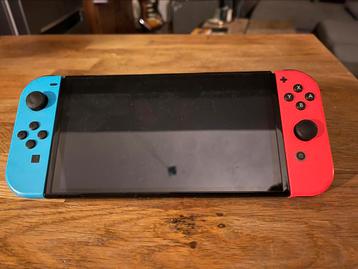 Nintendo Switch OLED + Mario Travel Case en 6 spellen beschikbaar voor biedingen