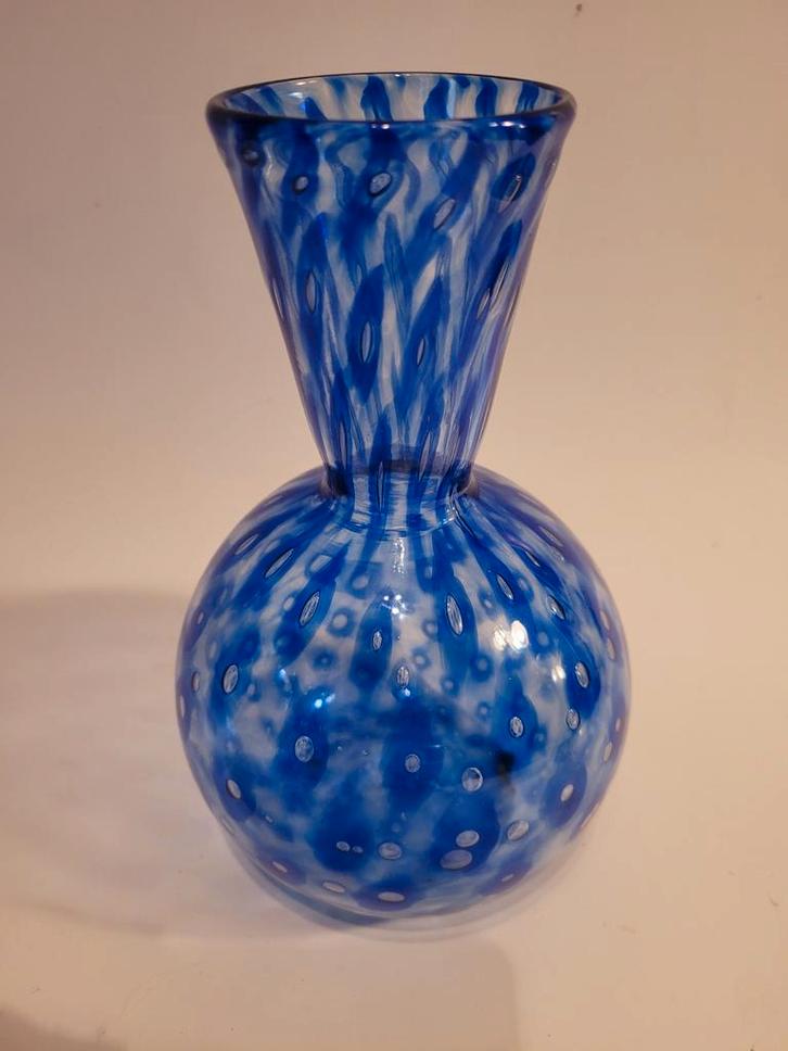 blauwe Murano vaas gesigneerd kunst blauw mondgeblazen glas, Antiek en Kunst, Antiek | Vazen, Ophalen of Verzenden