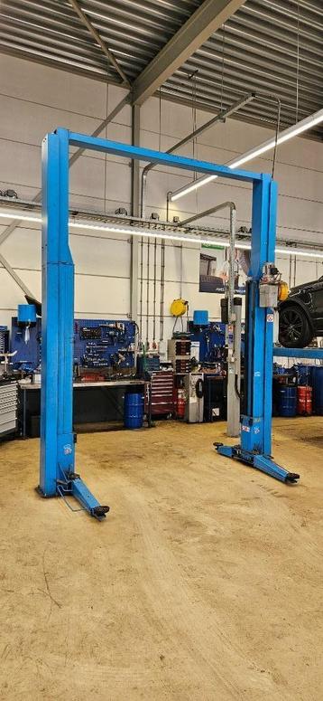 2 koloms hydraulische hefbrug Ravaglioli KPH 350 2500Kg 1999 beschikbaar voor biedingen