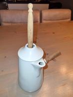 Vintage chocoladekan met houten opschuimer, Antiek en Kunst, Ophalen of Verzenden