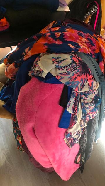 Kleding pakket beschikbaar voor biedingen