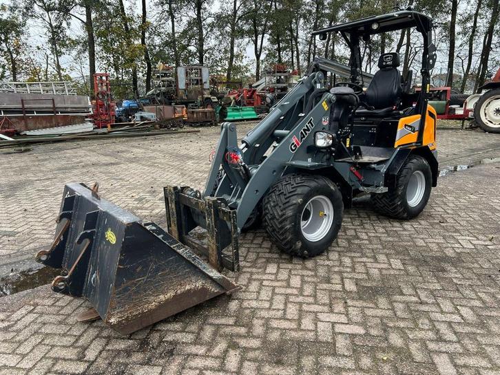 Giant G 2500HD minishovel wiellader gebruikt, Zakelijke goederen, Machines en Bouw | Kranen en Graafmachines, Wiellader of Shovel