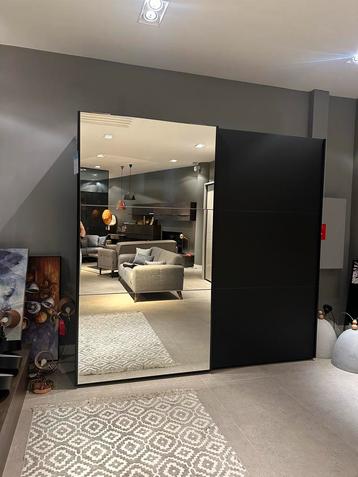 Showroom Kledingkasten tot 50% korting! beschikbaar voor biedingen
