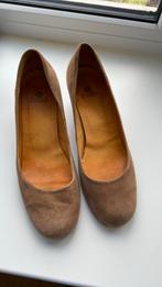 Pumps fred de la bretoniere mt 40 zandkleur, Ophalen of Verzenden, Zo goed als nieuw, Beige