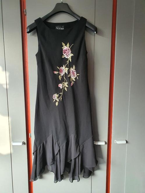 Zwarte Lange Jurk met Geborduurde Rozen - SL Fashions Maat M, Kleding | Dames, Jurken, Maat 38/40 (M), Zwart, Onder de knie, Ophalen of Verzenden