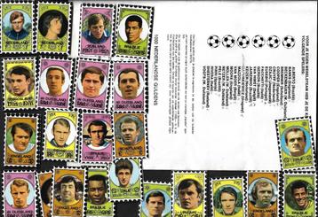 bijlage voetbalsterren  1972/73 wereldteam plaatjes Van Hout beschikbaar voor biedingen