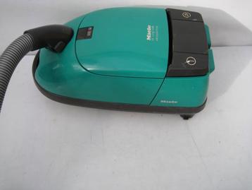 Krachtige 1600 watt Miele stofzuiger groen beschikbaar voor biedingen