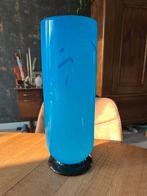 Blauwe Art Vaas op Zwarte Voet - 38cm Hoogte, Ophalen of Verzenden