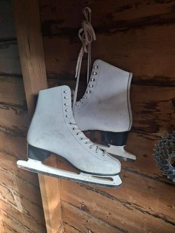 Dames kunstschaatsen maat 40 beschikbaar voor biedingen