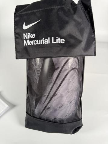 Nike Mercurial Lite shin guards size M beschikbaar voor biedingen
