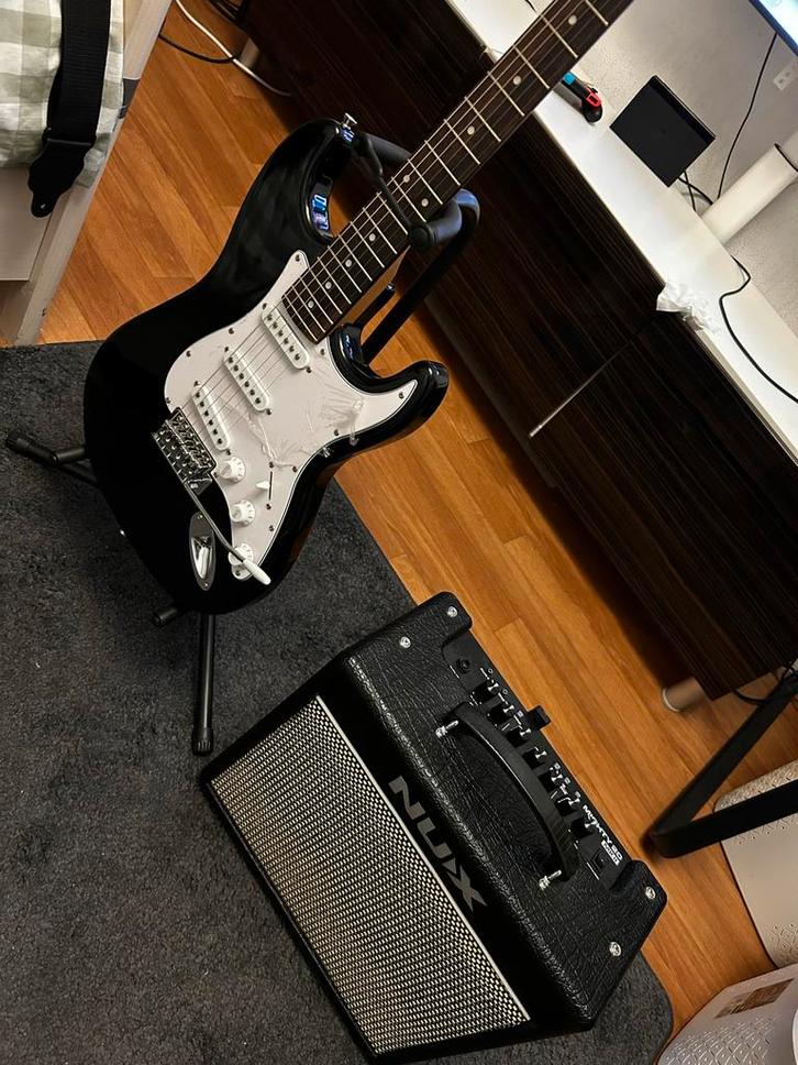 Elektrische Gitaar Eco + NUX Versterker + Accessoires, Muziek en Instrumenten, Snaarinstrumenten | Gitaren | Elektrisch, Gebruikt