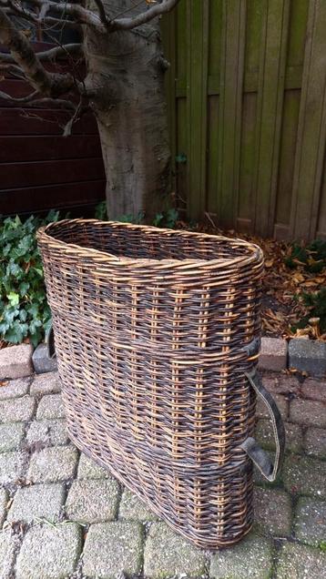 Oude brocante plukmand/oogstmans met 2 handvatten  beschikbaar voor biedingen