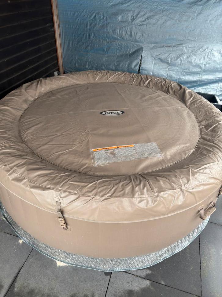 Intex 4-6 persoons jacuzzi, Tuin en Terras, Bubbelbaden en Hottubs, Zo goed als nieuw, Ophalen
