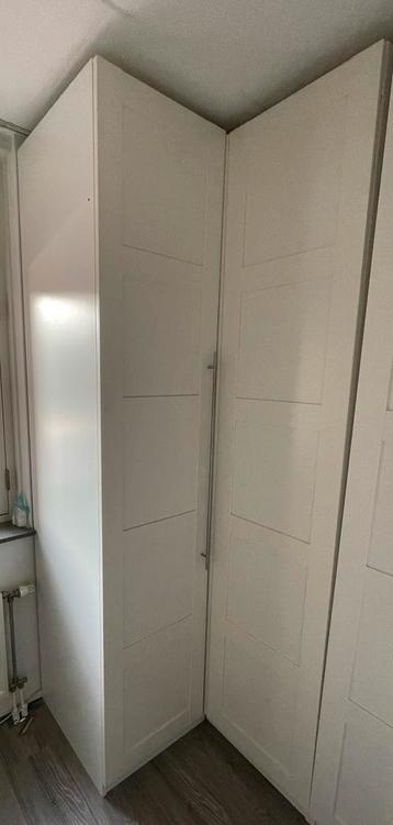 Ikea pax hoekkast zoals op de foto maar zonder lades. 