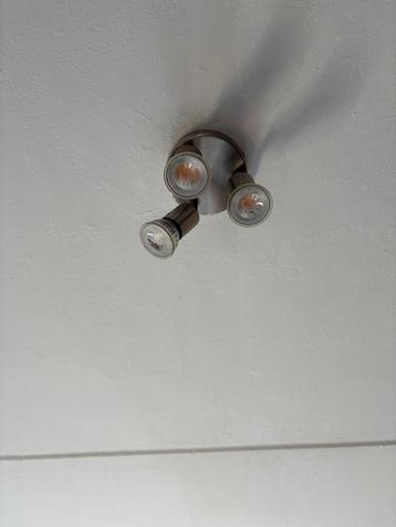 Plafondlamp met 3 spots beschikbaar voor biedingen