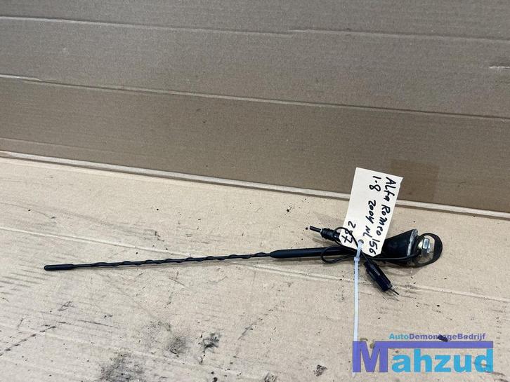 ALFA ROMEO 156 Sedan Antenne 1997-2005, Auto diversen, Autoradio's, Ophalen of Verzenden