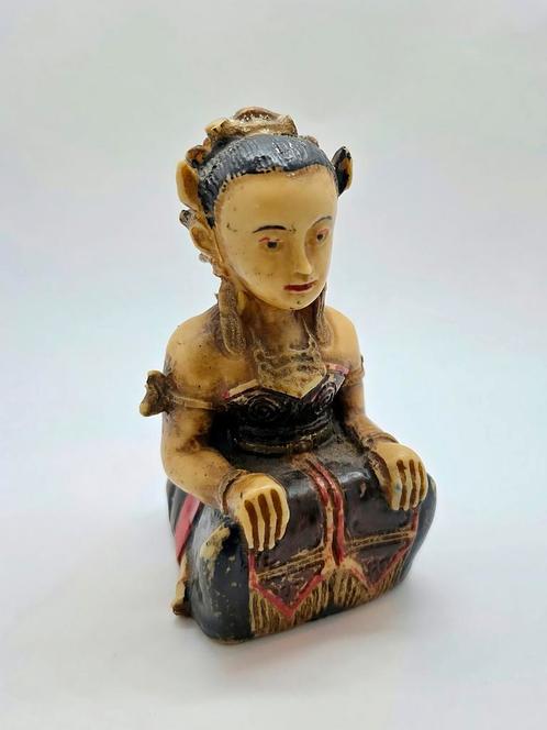 Javaans Beeldje Zittende Vrouw, Antiek en Kunst, Kunst | Beelden en Houtsnijwerken, Ophalen of Verzenden