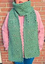 Nieuwe handgemaakte gehaakte sjaal , granny, bloem, Kleding | Dames, Mutsen, Sjaals en Handschoenen, Ophalen of Verzenden, Nieuw