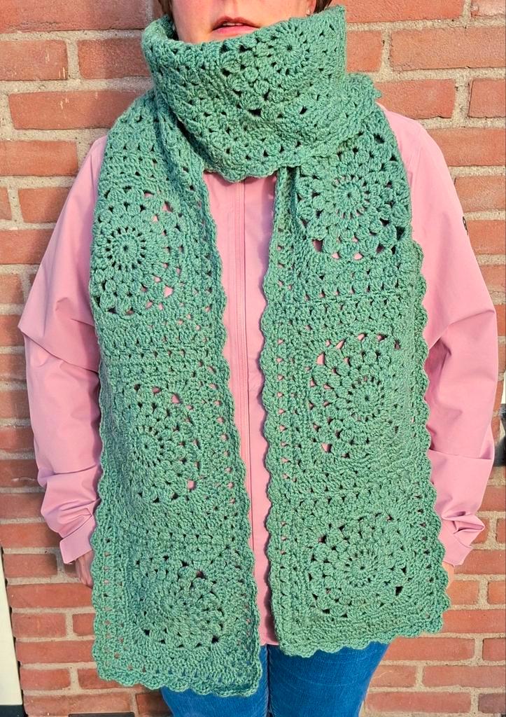 Nieuwe handgemaakte gehaakte sjaal , granny, bloem, Kleding | Dames, Mutsen, Sjaals en Handschoenen, Nieuw, Sjaal, Maat 46/48 (XL) of groter