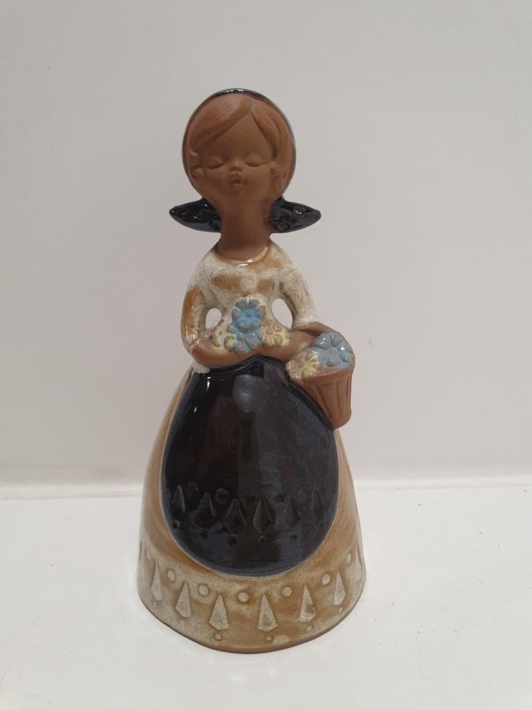 Vintage rode klei bel - meisje met bloemen, Antiek en Kunst, Antiek | Porselein, Ophalen of Verzenden