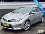 Toyota Auris 1.8 Hybrid Executive Trekhaak, Navigatie, Parke, 136 pk, Gebruikt, 4 cilinders, Leder en Stof