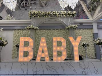 Baby Luxe Lichtletters verhuur beschikbaar voor biedingen