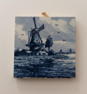 Delftsblauw gebakken tegeltje, jaren 50/60 met molen beschikbaar voor biedingen